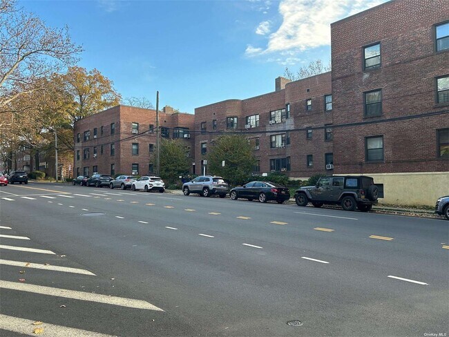 Photo - 160 S Middle Neck Rd Apartment Unit 1B