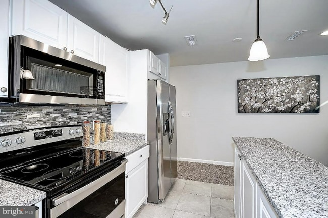 Photo - 319 Burns St SE