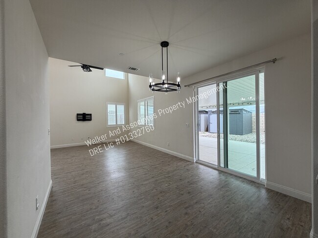 327 Las Flores Dr