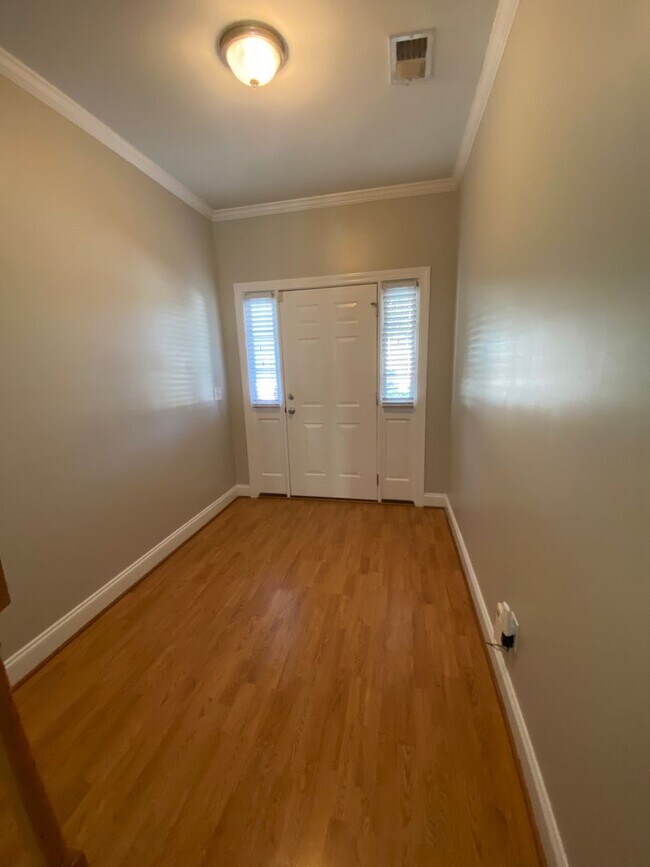 Photo - End Unit Townhouse in Pennington Square