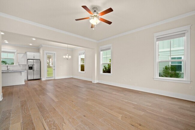 Photo - 99 Grande Pointe Cir