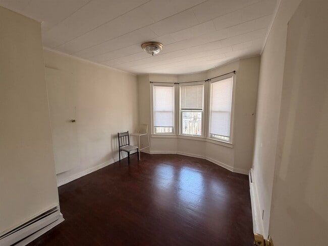 Photo - 133 W 20th St Unit Apt 3