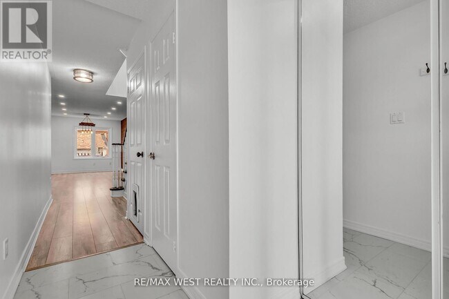 Photo - 3865 Allcroft Rd