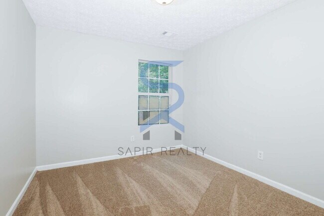 Photo - 592 Elle's Wy