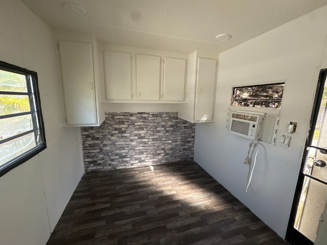 Photo - 4115 Aurora Rd