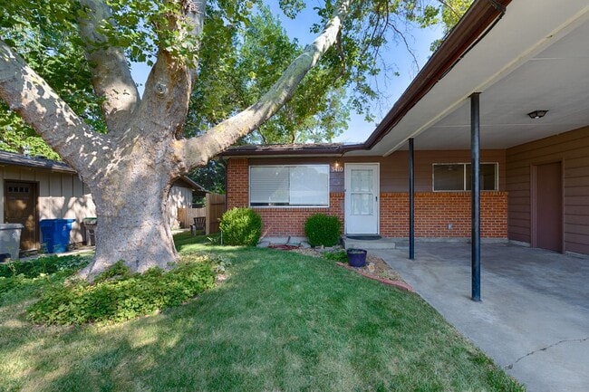 Photo - Boise, Duplex, 2Bd/1Bth/CP, 1015Sqft, Dishwasher, Washer and Dryer Hook up, Fenced