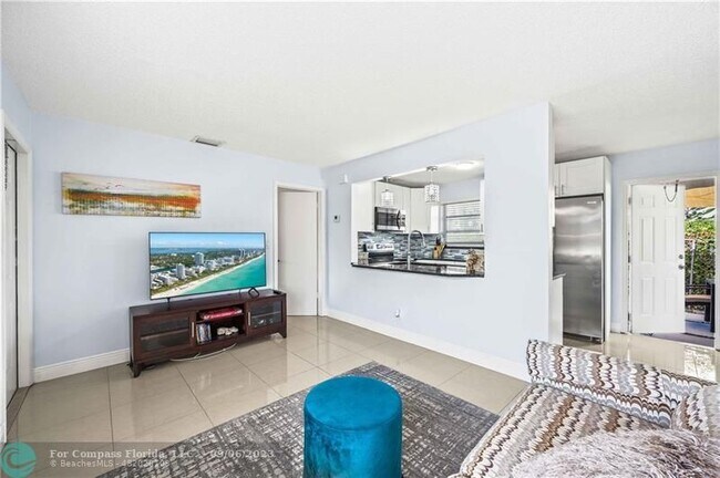 Photo - 1607 NE 15th Ave Unidad COPY