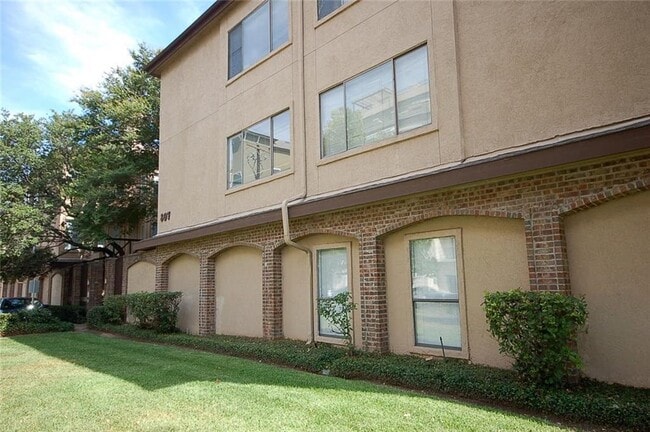 Building Photo - 807 W 25th St Unit 304 Rental