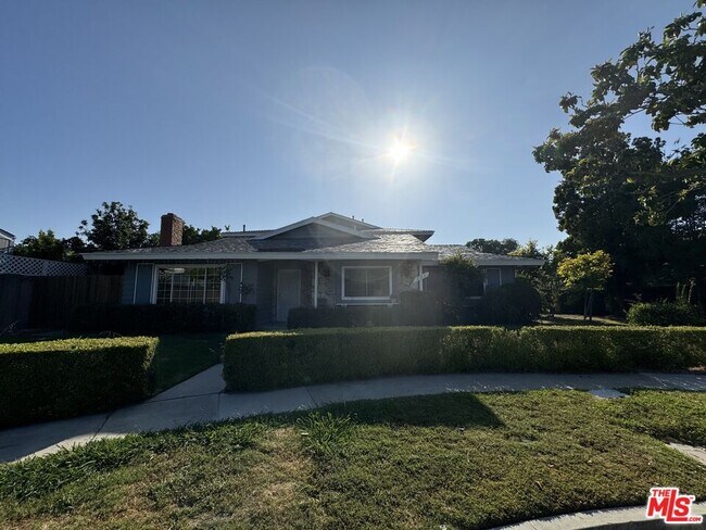 Photo - 235 Delano St Casa