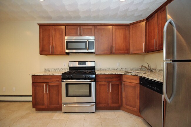 136 Chelsea St Unit 3