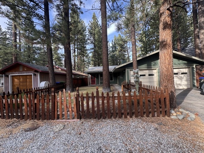 Building Photo - 865 Stanford Ave