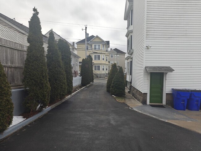 Photo - 452 Osborn St Unit 3