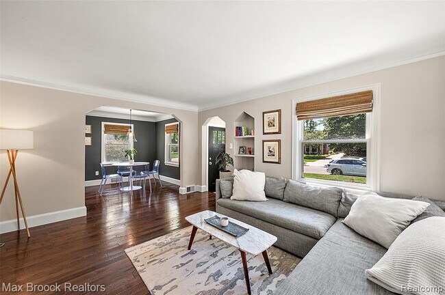 Photo - 4420 Elmwood Ave