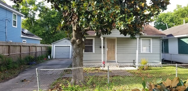 Photo - 4515 White Rock St