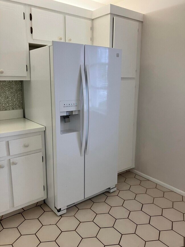 Photo - 2886 Fernley Dr E