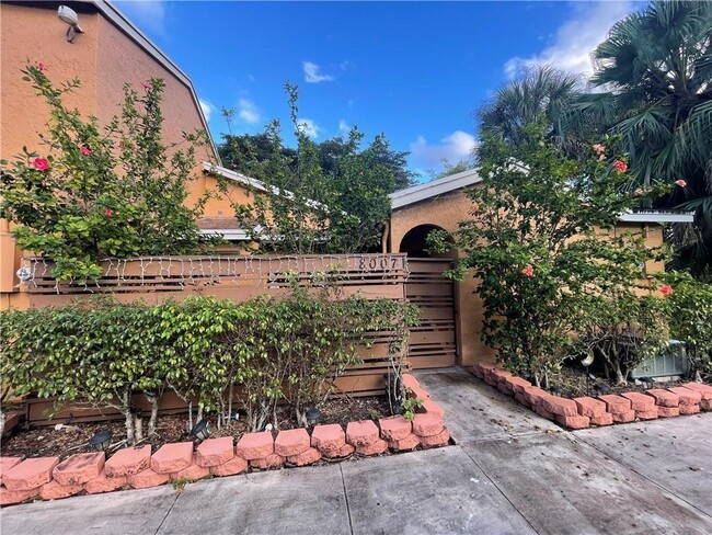 Building Photo - 8007 NW 71st Ct Unit 8007