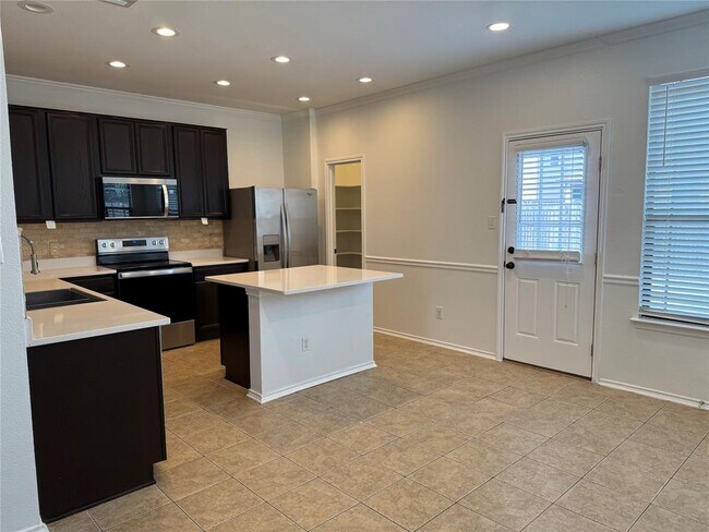 Photo - 812 Watson Way