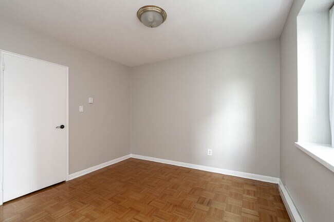 Photo - 365 Eglinton Ave E Unit 606
