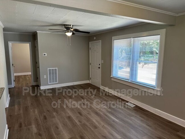 Photo - 603 Robbins St