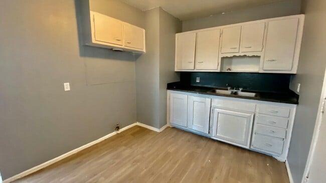 Photo - 2726 E 2nd St