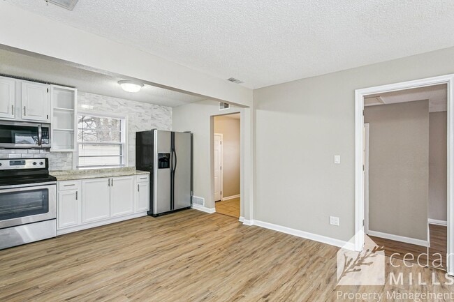 Photo - Large 3 Bedroom Ranch by South High