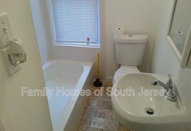 Photo - 810 N Church St