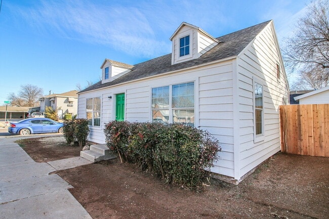 Building Photo - Spacious 1/1 Close to TTU & Downtown