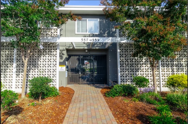 Building Photo - Garden Court Apartments