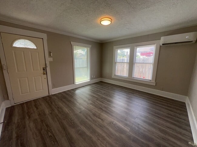 Photo - 6913 Avenue L