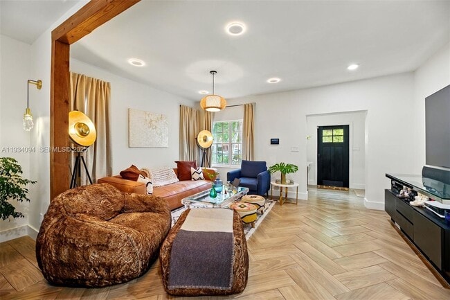 Photo - 1363 Biarritz Dr