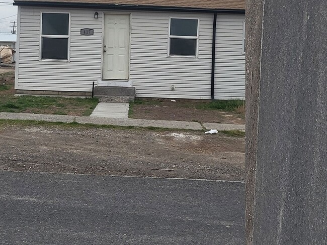 Building Photo - Updated 1 bedroom unit