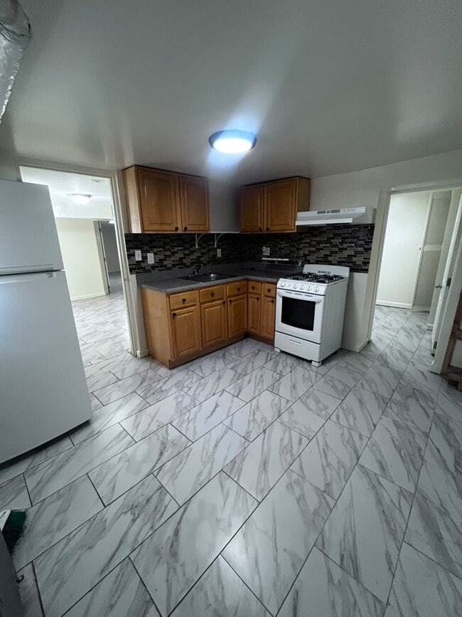 350 Riverdale Ave Unit 1
