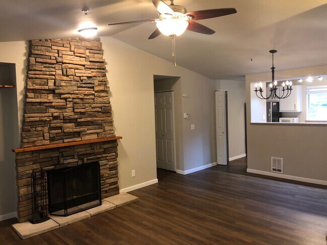 Photo - 3bd/2ba Issaquah Condo Unit D312