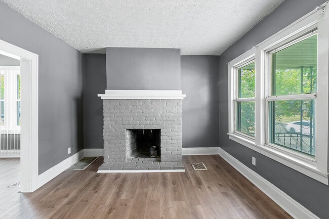 Photo - 977 E 17th Ave