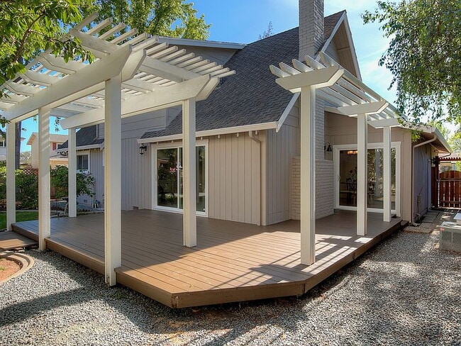 Building Photo - "Spacious 3-Bedroom Retreat with 2 Full Baths in Charming Pleasanton!"