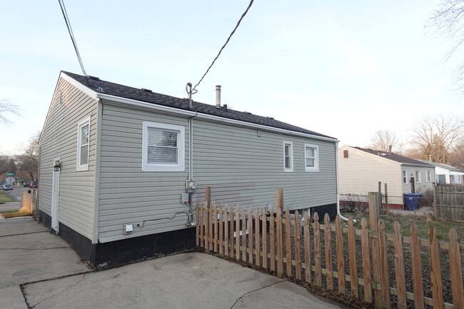 Photo - 2401 Huron Terrace