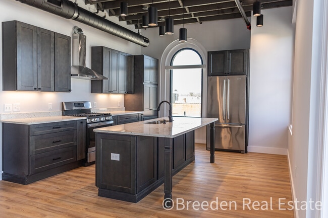 Photo - 100 W Union St