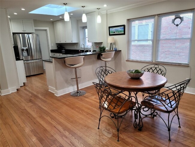 Photo - 7547 Delmar Blvd