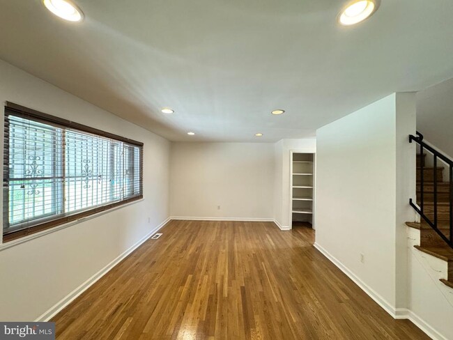 810 Booker Pl