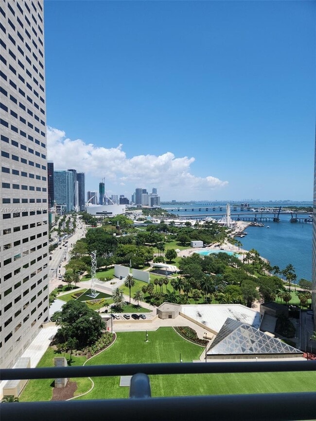 Building Photo - 325 S Biscayne Blvd Unit 2220 6 MTH