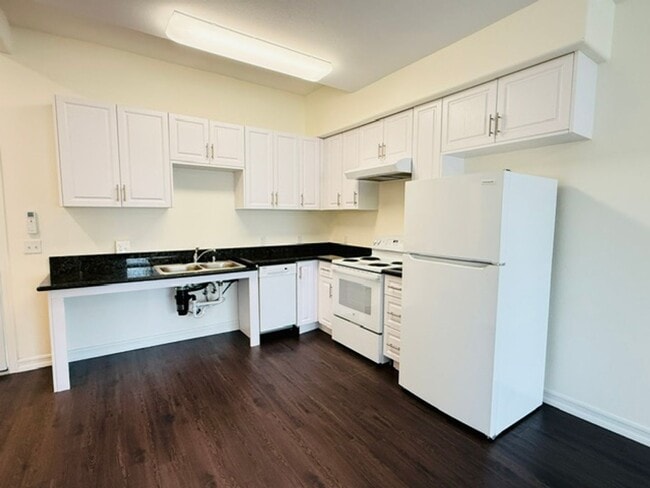 2303 E 8th St Unit 1