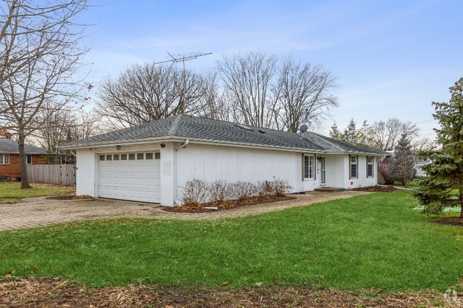 Building Photo - 2415 Plum Tree Rd Rental