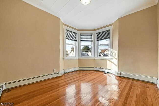 74 Plauderville Ave