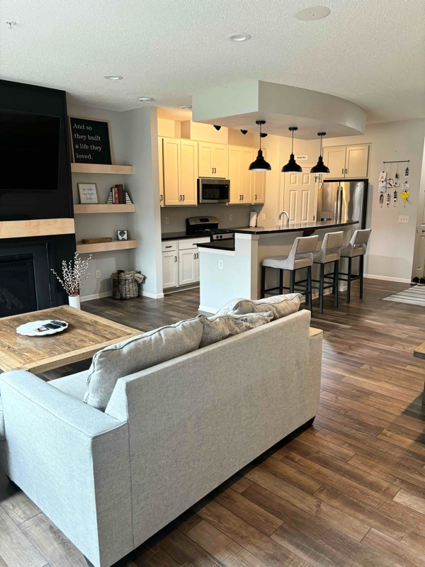 12438 Flanders Ct NE