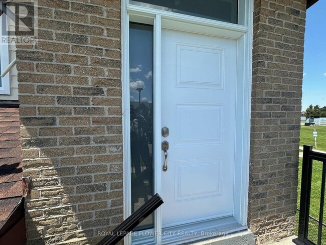 Photo - 415 Hansen Rd N