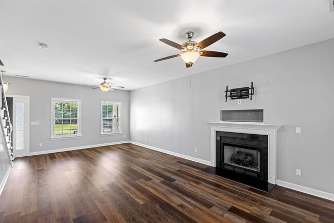 Photo - 4 Bedroom with Large Lot Available Now!