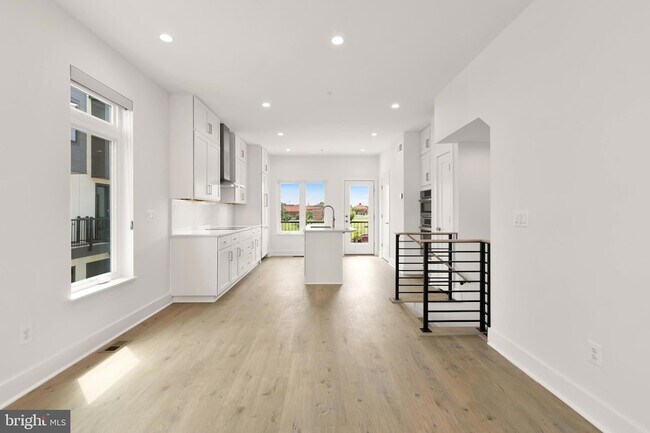 Photo - 39 Lower Service Ct NW