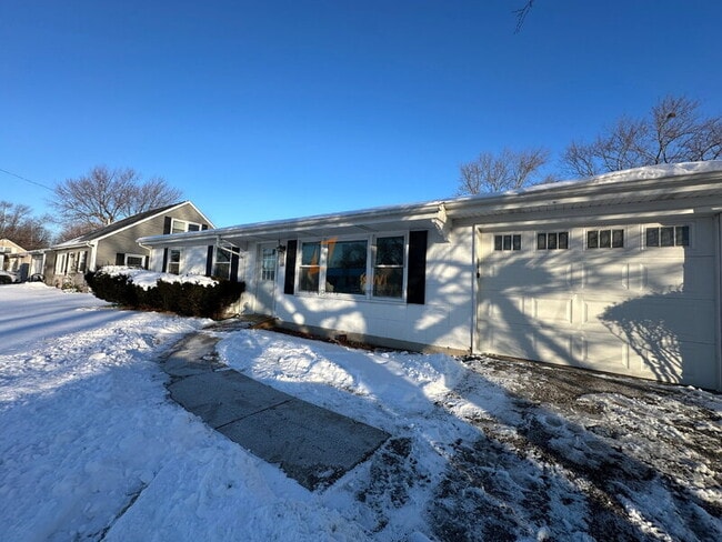 Building Photo - 333 Midway Dr