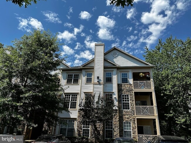 Building Photo - 5958 Founders Hill Dr Unit 301