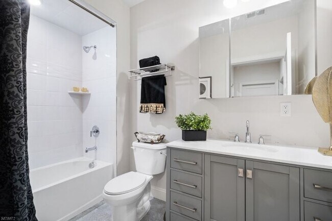 Photo - 501 South Ave Unidad 206